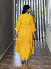 AAHELI SHRESTHI YARN DYED COTTON GATHERED KURTA & PANTS SET