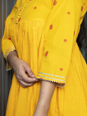 AAHELI SHRESTHI YARN DYED COTTON GATHERED KURTA & PANTS SET